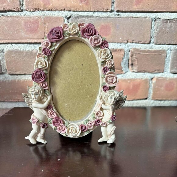 Dezine Other - Vintage Dezine Resin Floral Picture Frame Oval with Cherubs